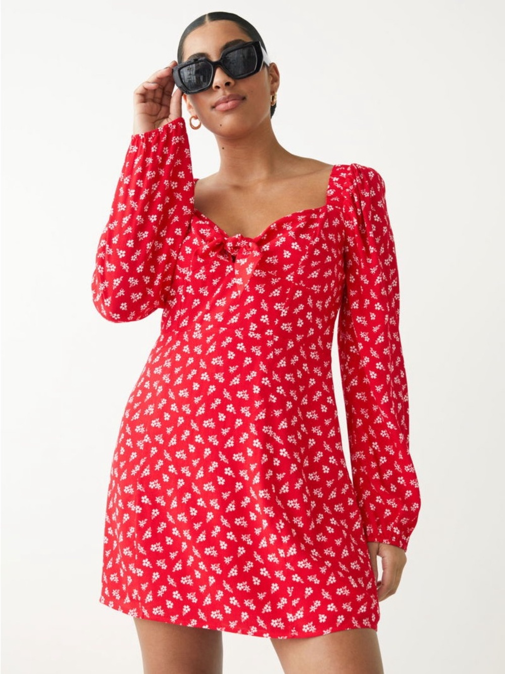 & Other Stories Mini Dress
Red Floral Puff Sleeve Tie
Front A Line - Picture 1 of 4